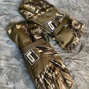Banded Camo Gloves